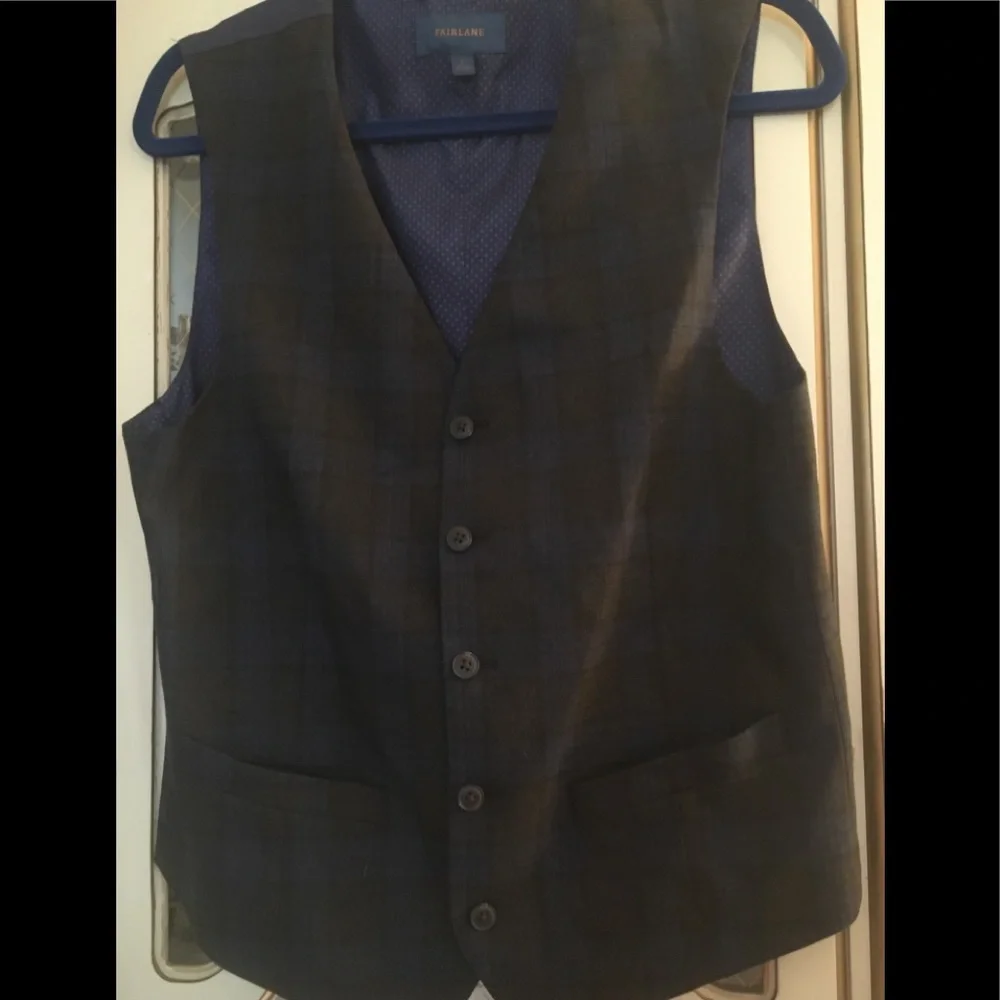 Fairlane men’s like new charcoal/blue plaid jacket & vest size S. C:197